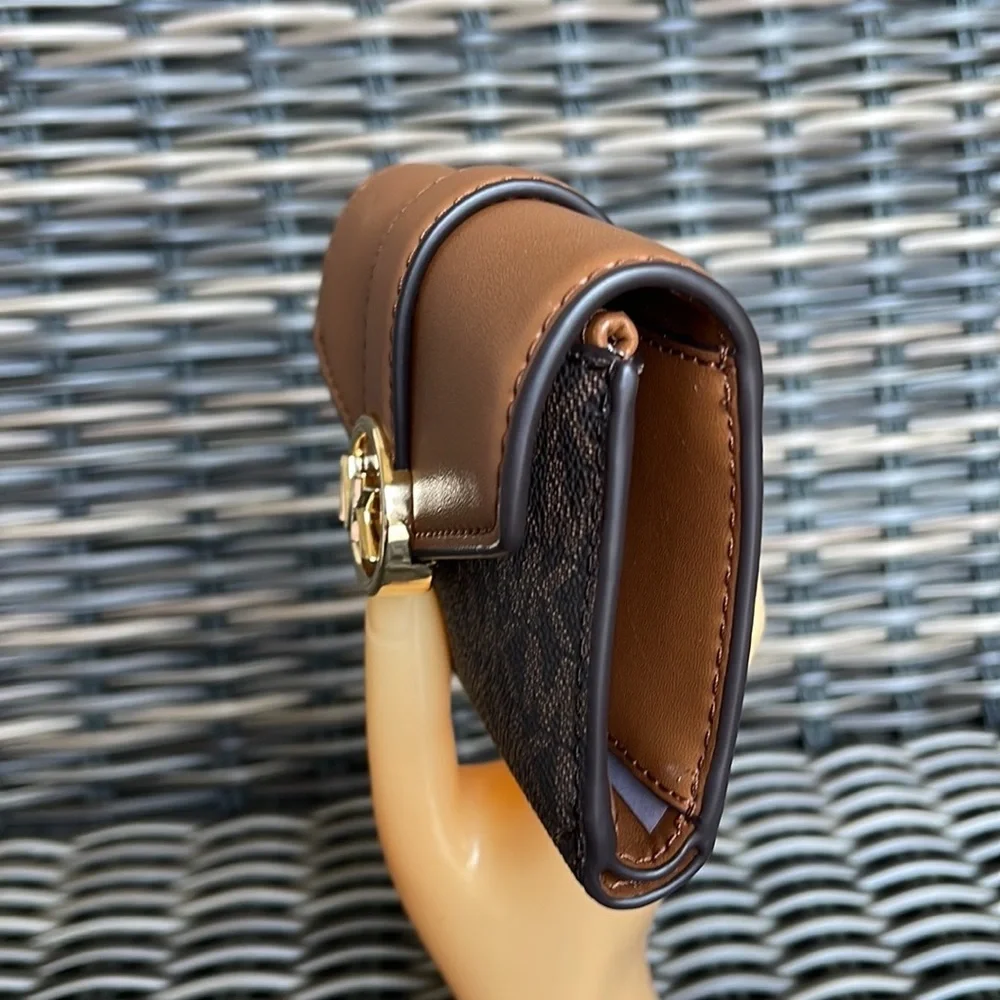 MICHAEL KORS CARMEN MEDIUM LOGO AND FAUX LEATHER WALLET BROWN